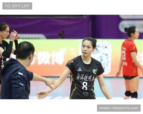 金玟哉双脚技术惊艳赛场，稳健表现引球迷热议