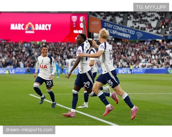 英超焦点战激战落幕：强强对话揭晓比分，球队实力对决引爆全场