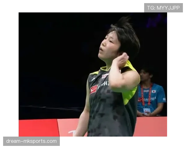 看山口茜的早餐照，刀叉摆得像五星，心态崩了