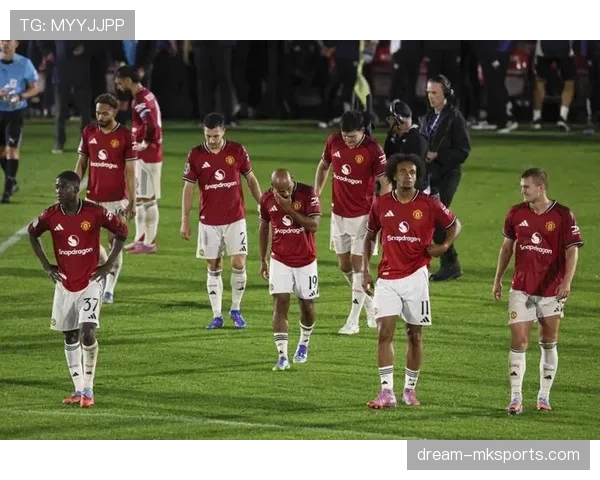 曼联转会策略：近期引援与球队表现问题显现，对赛季走势形成制约